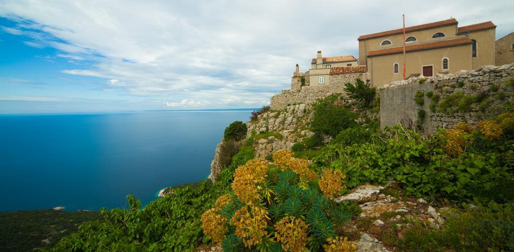 Hotel Zlatni Lav Martinšćica Eksteriør billede