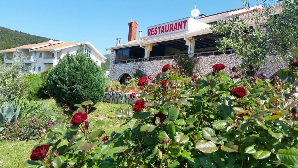 Hotel Zlatni Lav Martinšćica Eksteriør billede