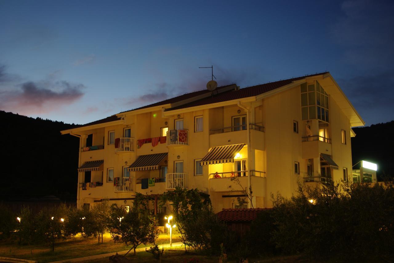 Hotel Zlatni Lav Martinšćica Eksteriør billede